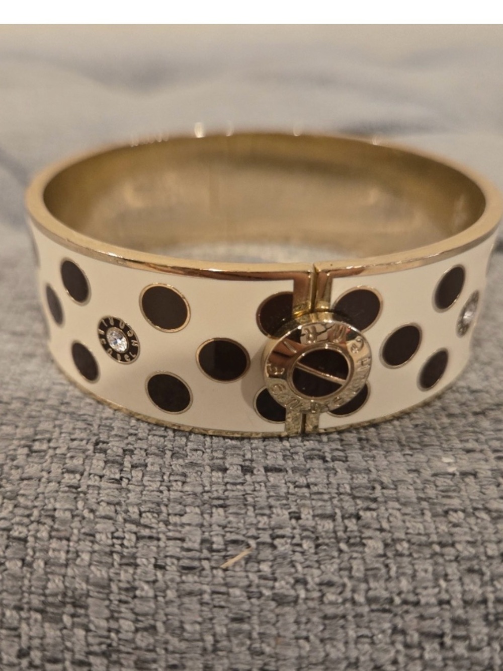HENRI BENDEL Cream & Brown Polka Dot Gold-Tone Hinged Bangle Bracelet NWOT - Picture 2 of 5